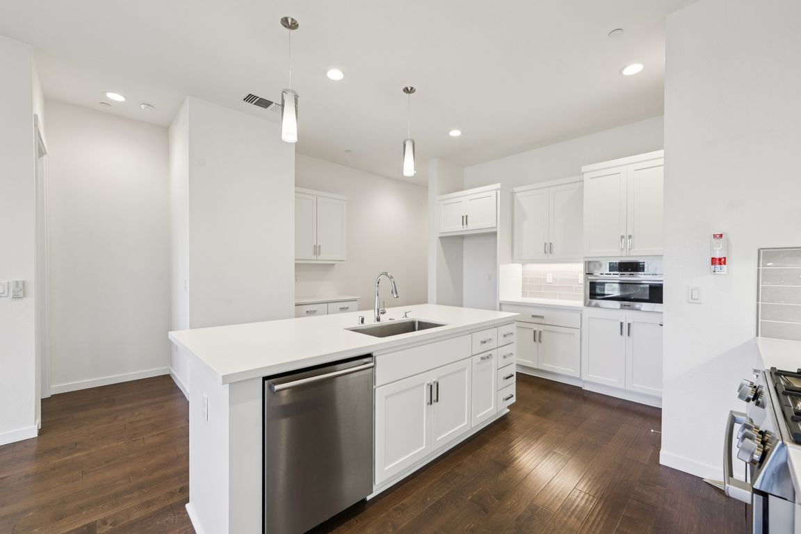 Linden Ln-S0507-012.jpg
