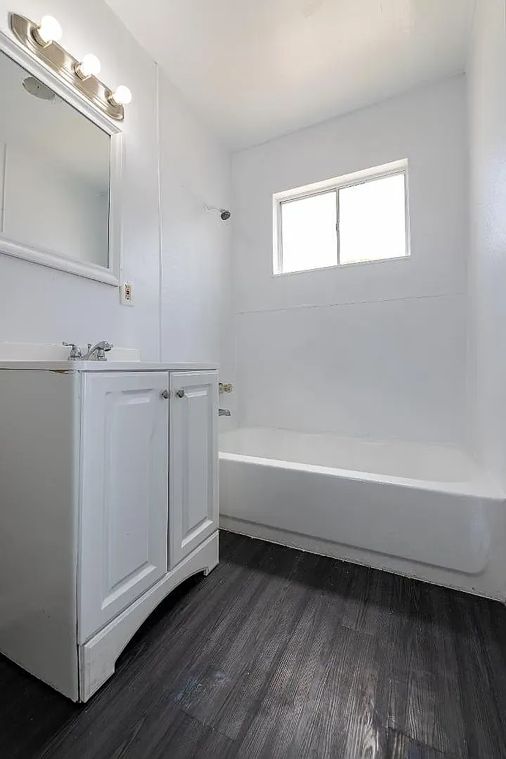 2616 Sherwood St — Photo 3