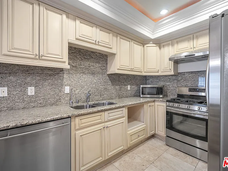 837 Crenshaw Blvd #301 — Photo 30
