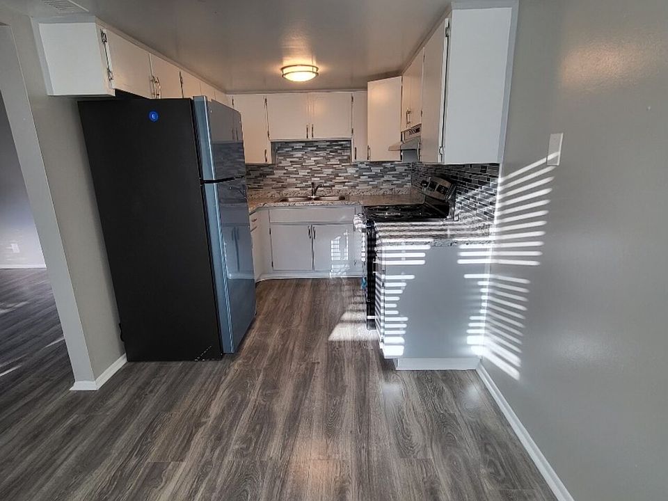 1st image of 4249 76th Ave N APT 106