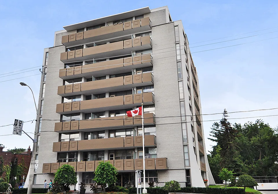 445 Eglinton Ave E