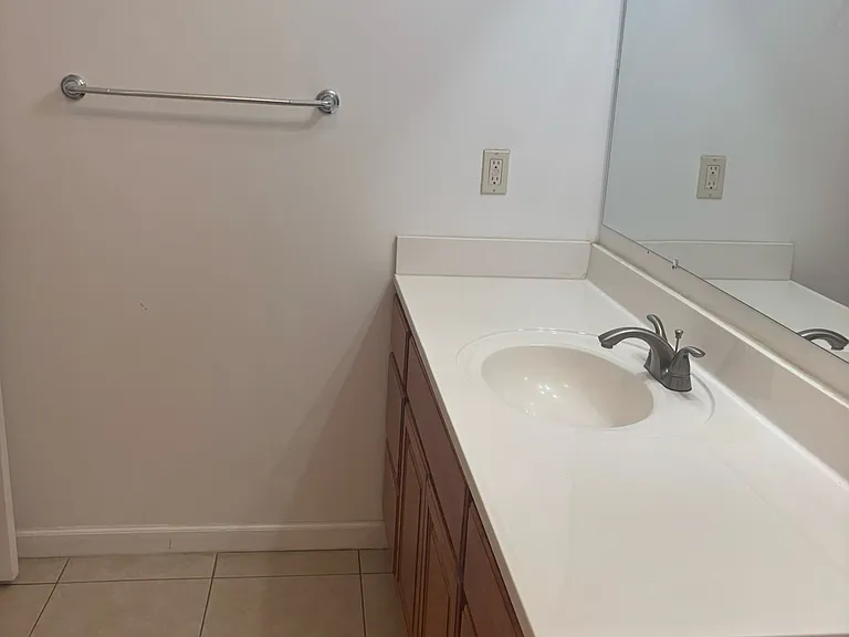 704 Illinois Ave — Photo 8