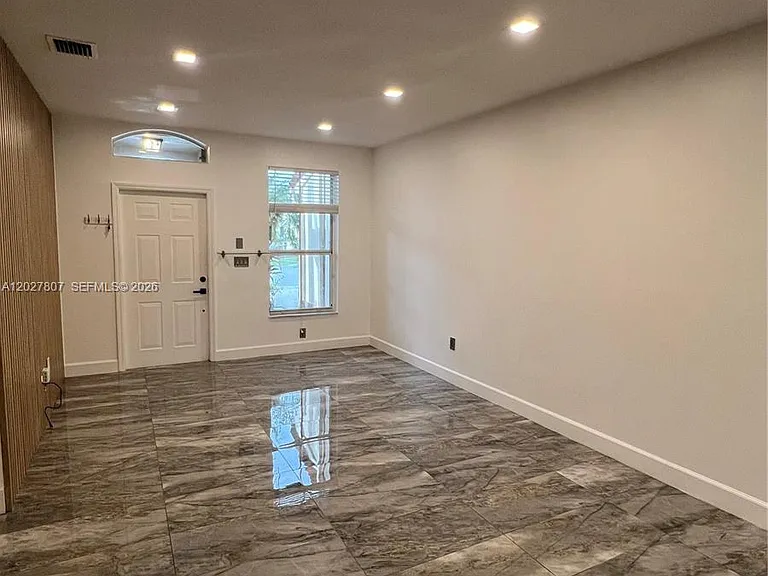 254 Riverwalk Cir #254 — Photo 3