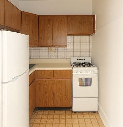 2nd image of 711 W Belmont Ave APT 505
