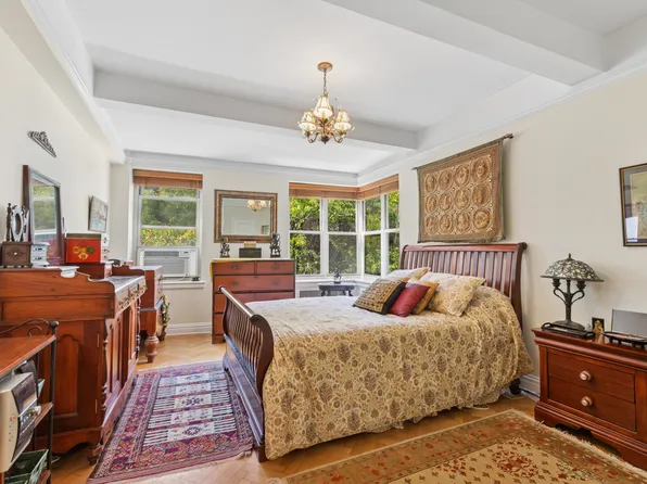 255 Cabrini Boulevard image 6 of 12