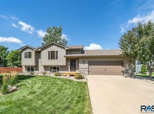 6115 S Aaron Ave, Sioux Falls, SD 57106