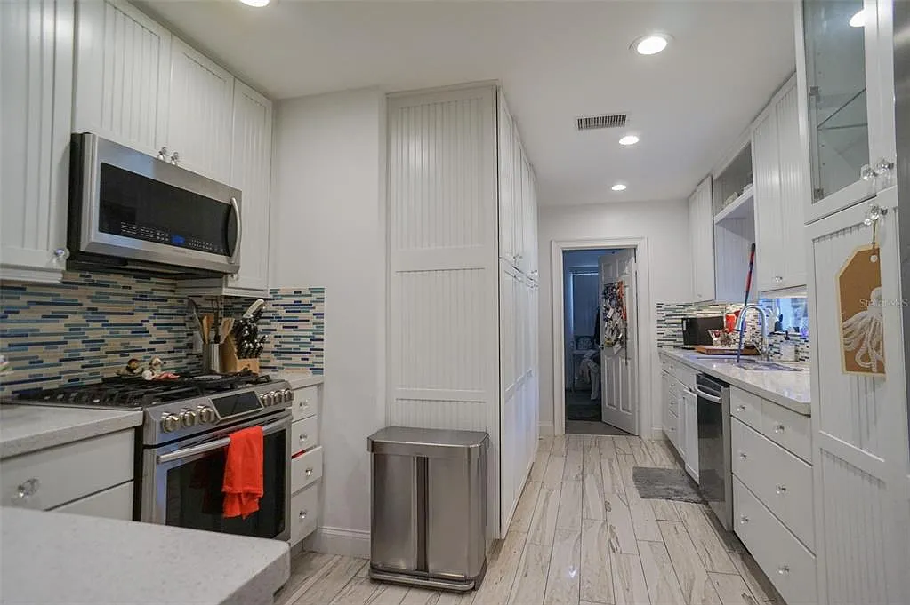 3 bed, 2.0 bath, 1526 sqft, $4,500 — Photo 3