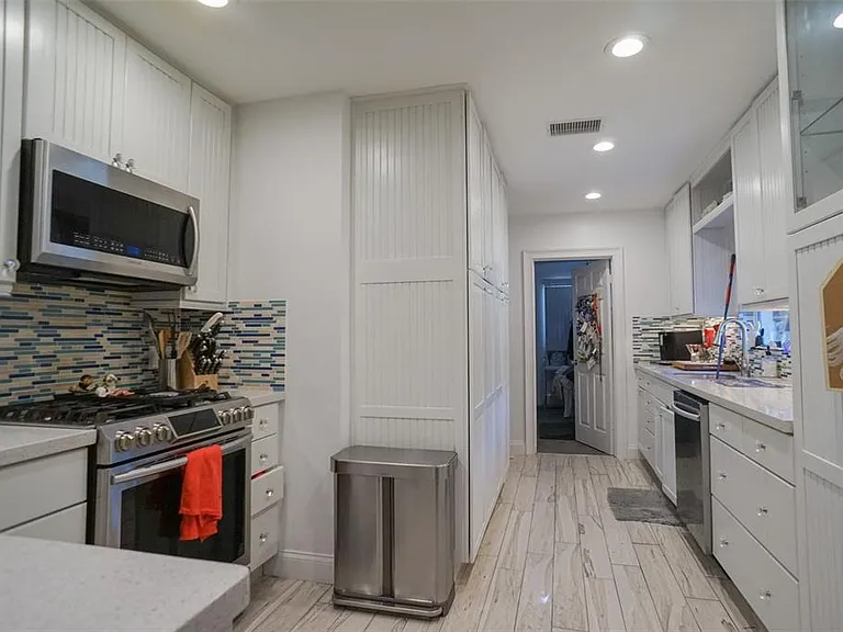 328 Carl Ave — Photo 3