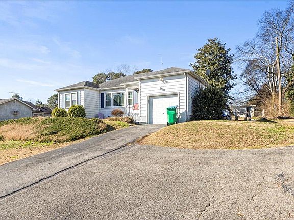 3rd image of 813 Park City Rd