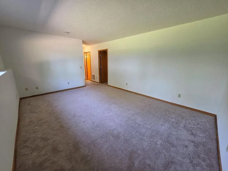 E11975 E Robin Rd — Photo 37