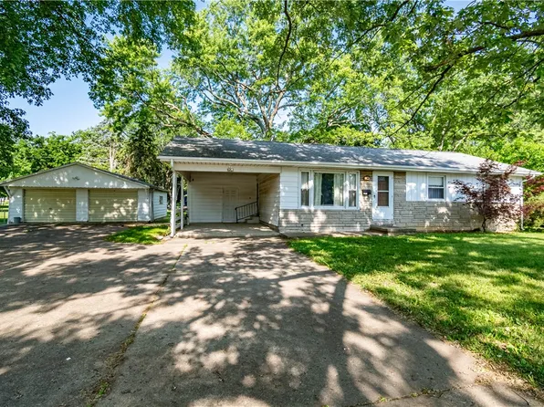 3861 N Macarthur Rd, Decatur, IL 62526
