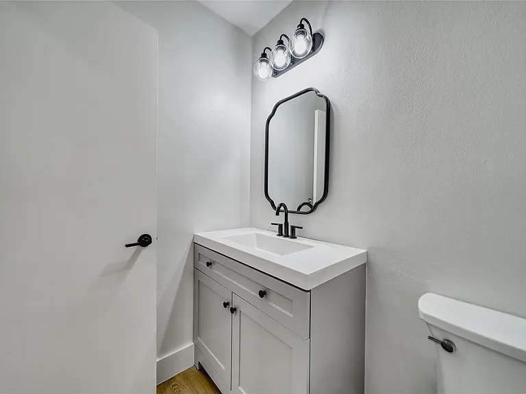 8006 Albin Ln — Photo 16