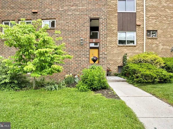 8 Campbell Pl, Camp Hill, PA 17011
