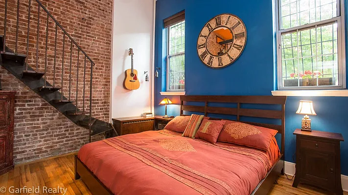 Sold by Garfield Realty  | media 12