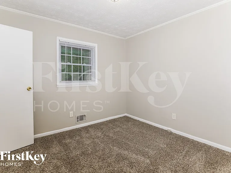 1334 Labelle St — Photo 7