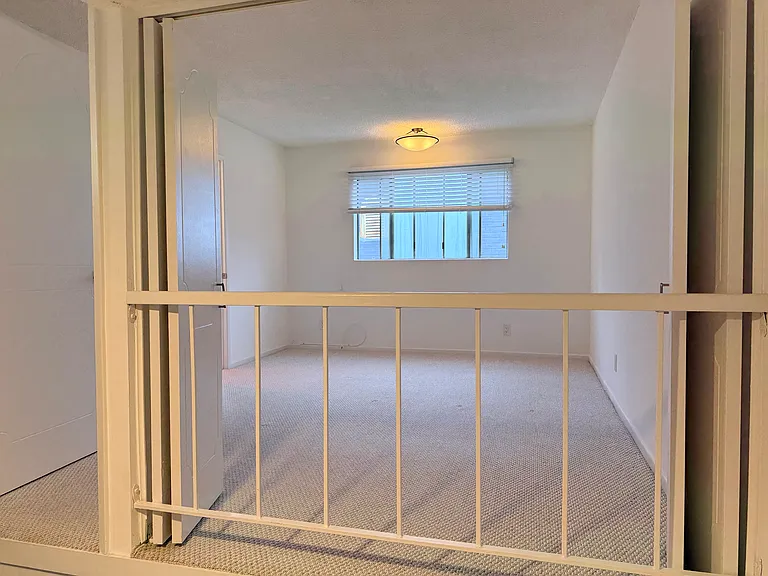 2250 N Beachwood Dr #203 — Photo 7