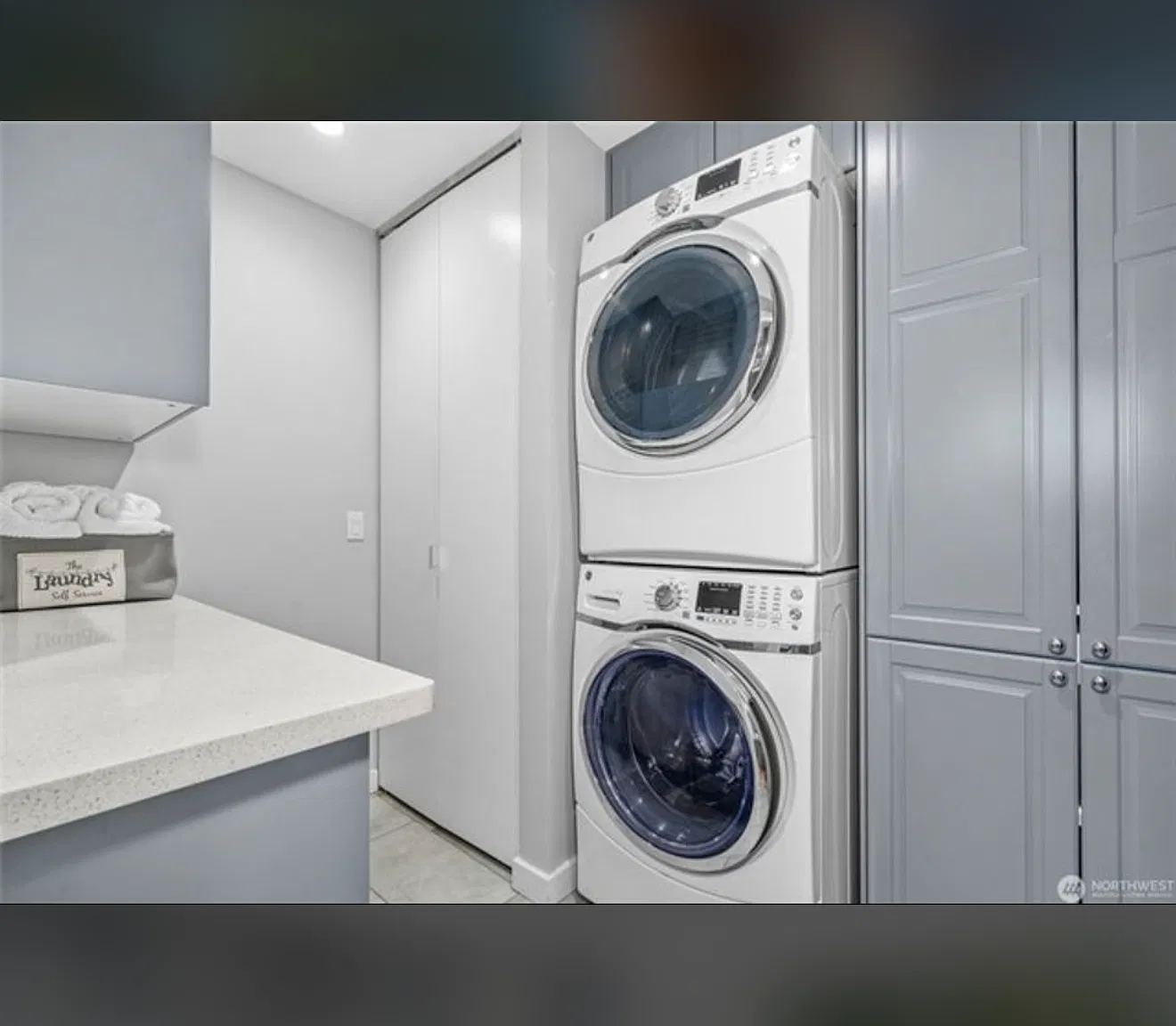 1 bed, 900 sqft, $3,200 — Photo 2