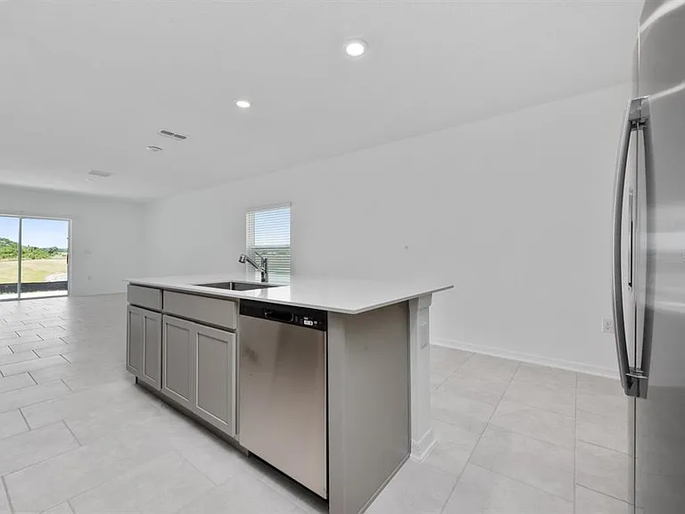 573 Bell Prairie Cir — Photo 7