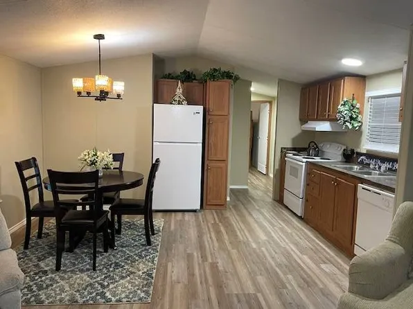 2300 Ward Bend Rd Trailer 738, Sealy, TX 77474