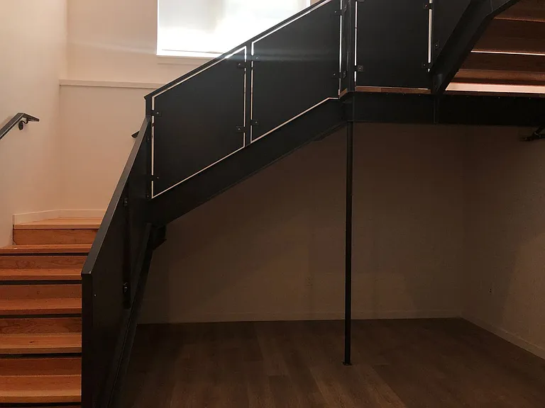 Luna — Photo 22