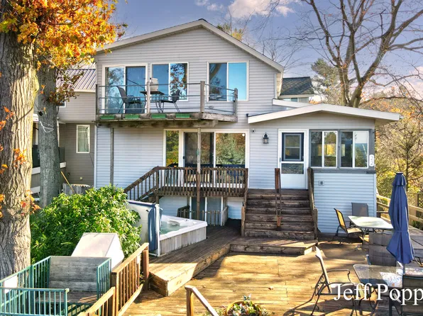 22 Edwards Ave, Grand Haven, MI 49417