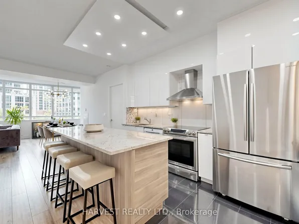 209 Fort York Blvd #380, Toronto, ON M5V 4A1