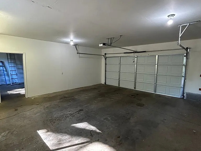 1661 Manzanita Ave — Photo 32