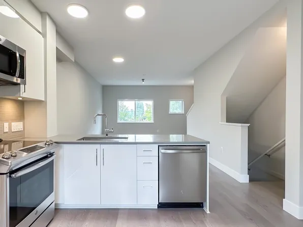 22600 Gilley Rd #3, Richmond, BC V6V 1E4