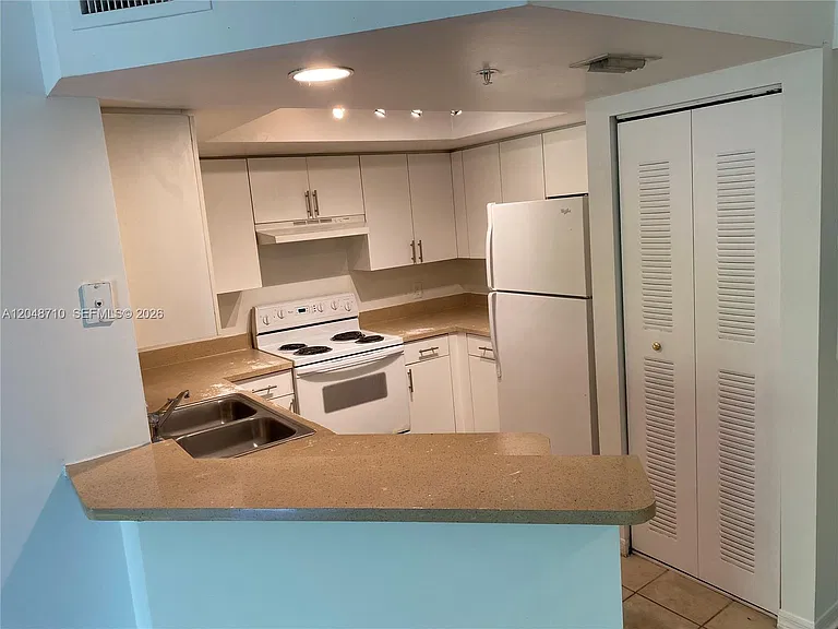 4177 N Haverhill Rd #808 — Photo 21