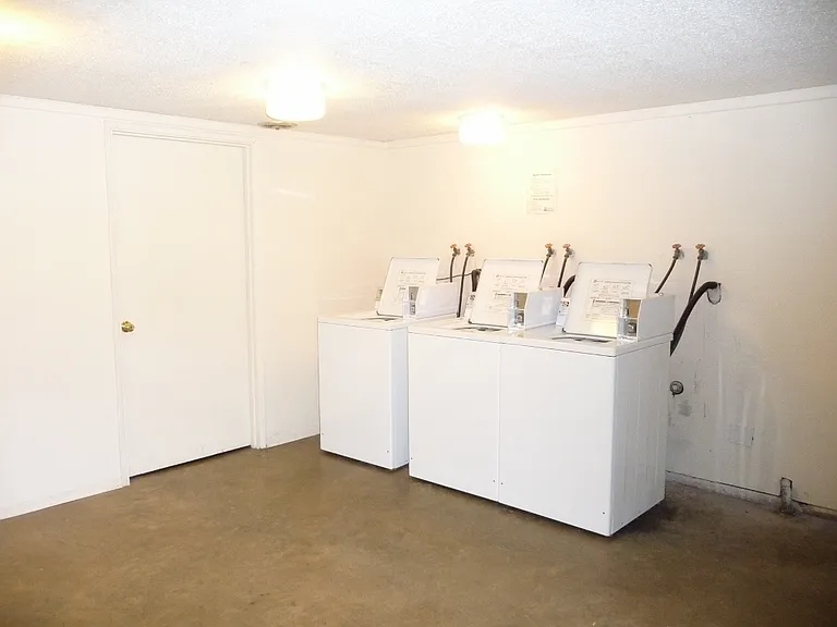 605 SW 11th St #17 — Photo 4