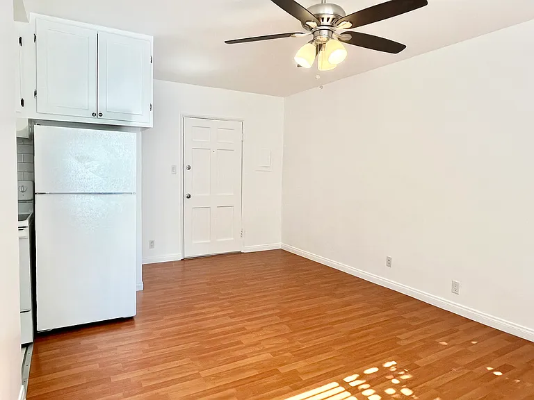 7120 Hawthorn Ave — Photo 4