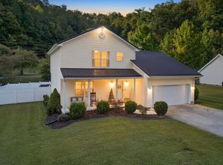 129 Stoney Brook Dr, Van Lear, KY 41265