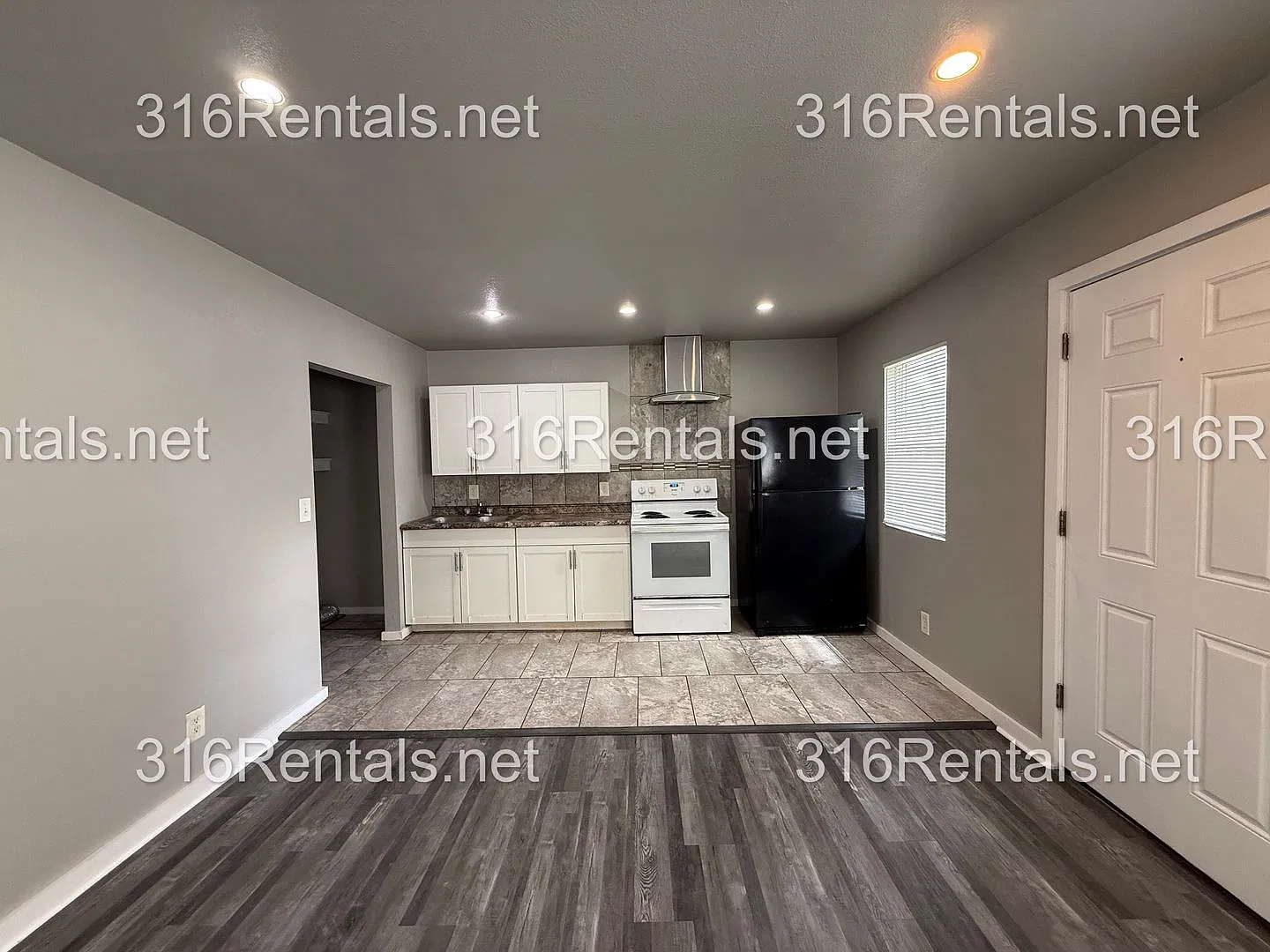 $595 - **Coming Soon** 1 Bed 1 Bath - Duplex — Photo 4