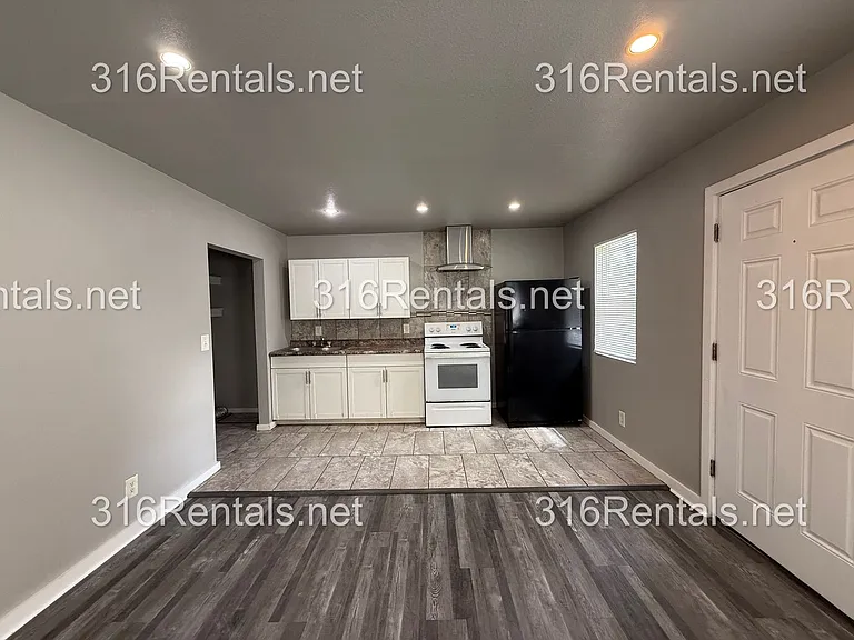 $595 - Available NOW! Beautiful 1 bedroom/ 1 bathroom Duplex — Photo 4