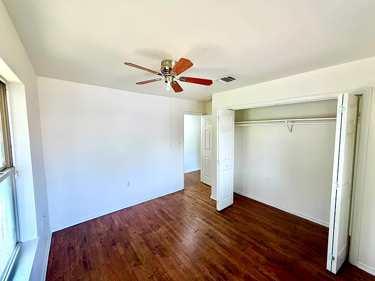 515 Bangor Dr — Photo 5