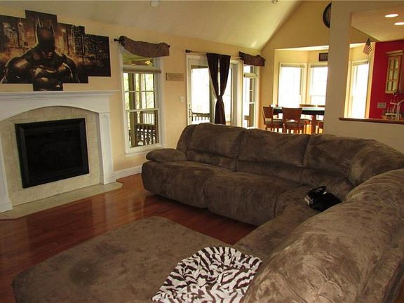 5th image of 1389 Samantha Way