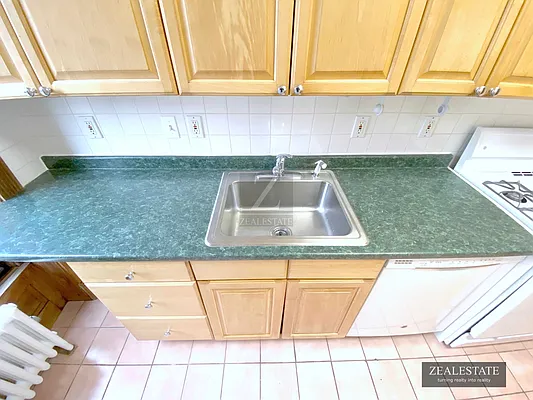 Rented by ZealEstate Group Inc | media 81