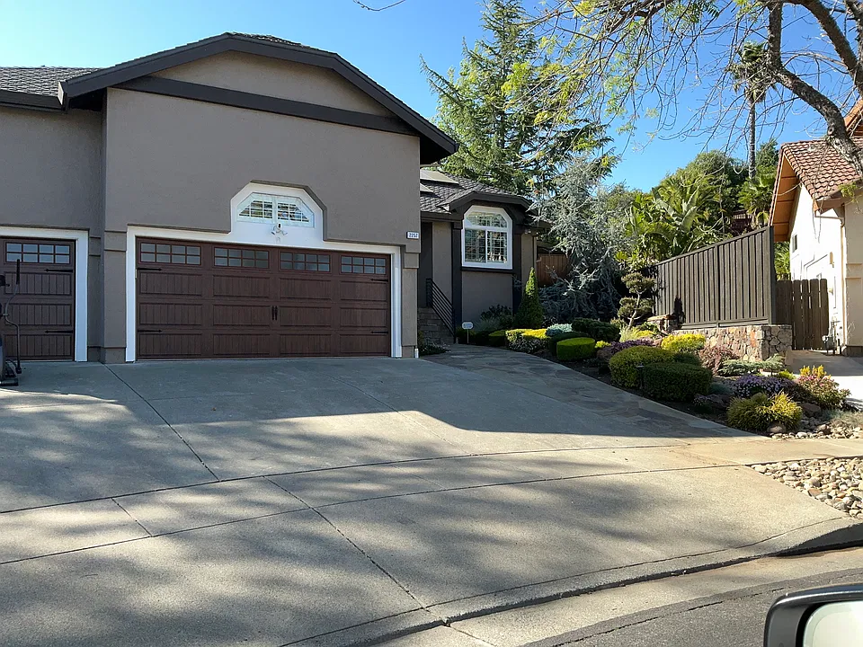 2257 Fox Glen Dr