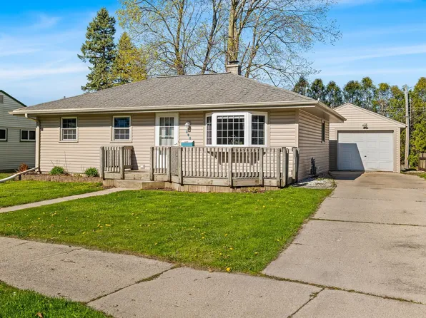 808 Forest Cir, Manitowoc, WI 54220