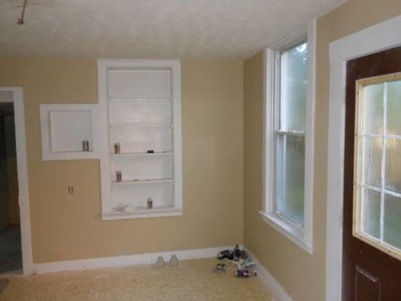 3rd image of 887 E Walnut St