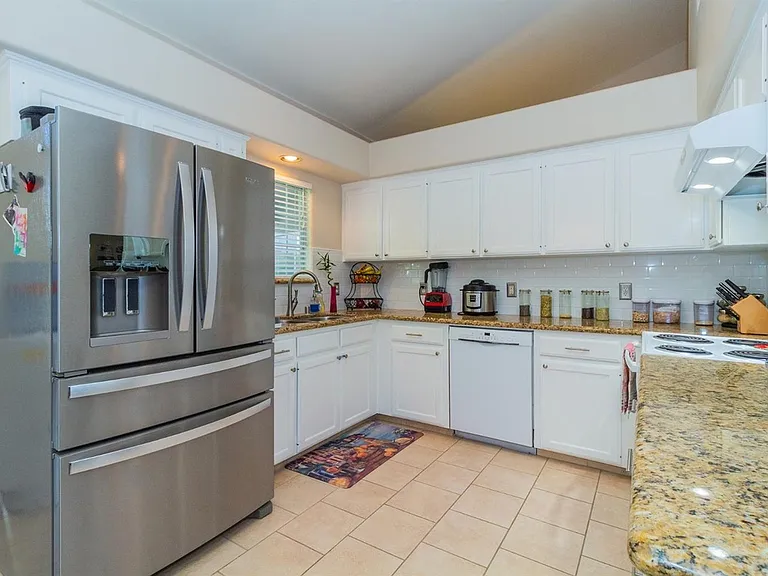 273 W Kelly Ave — Photo 8