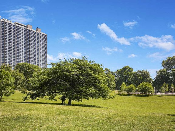 2nd image of 2626 N Lakeview Ave APT 811