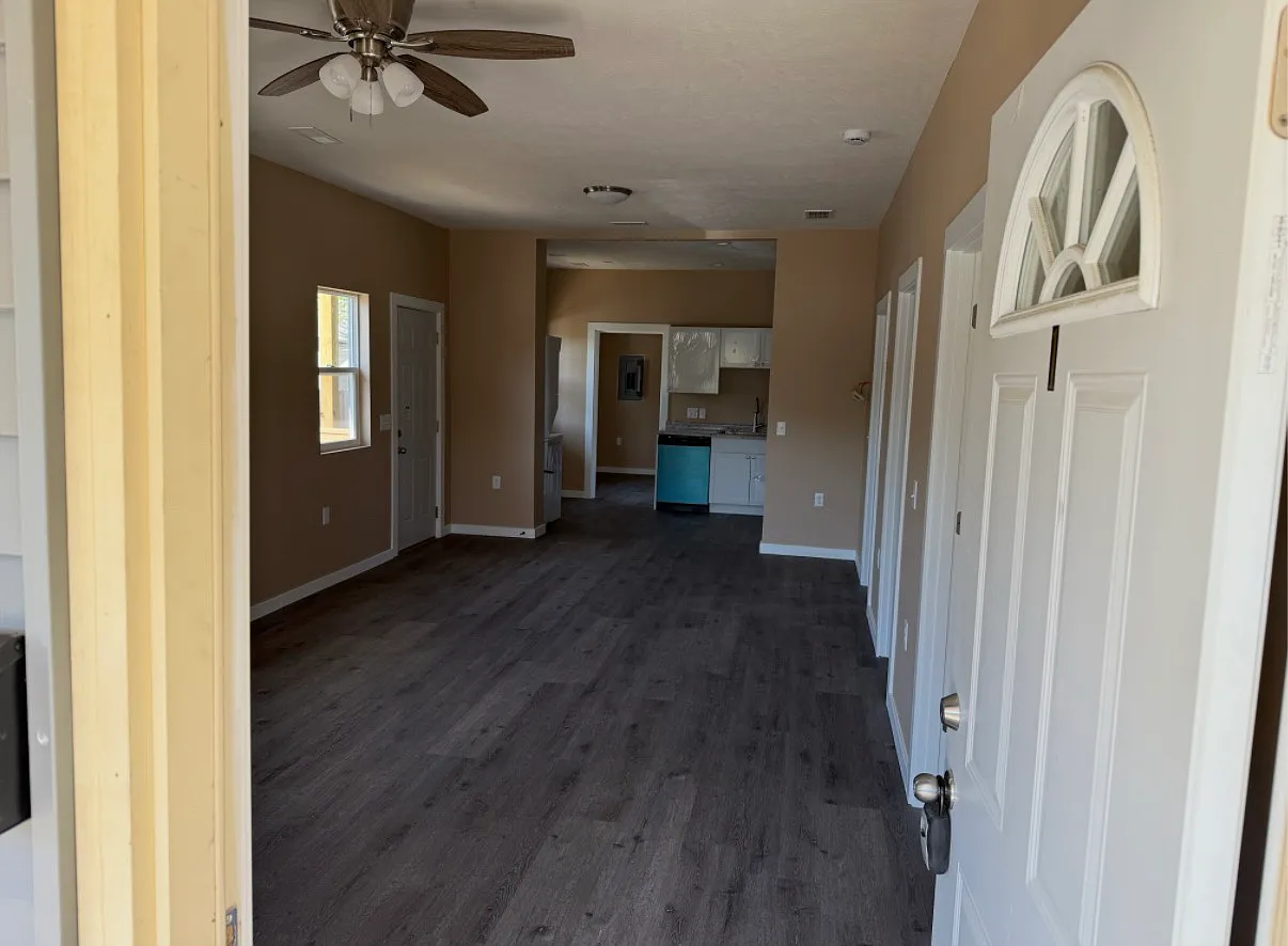 3 bed, 1100 sqft, $1,450 — Photo 2