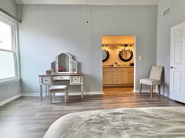 2905 W Bay Court Ave — Photo 17