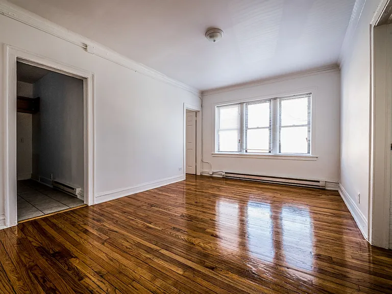 8000 S Drexel — Photo 10