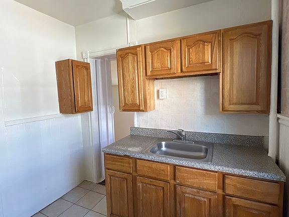 5th image of 24 S 11th St Floor 2