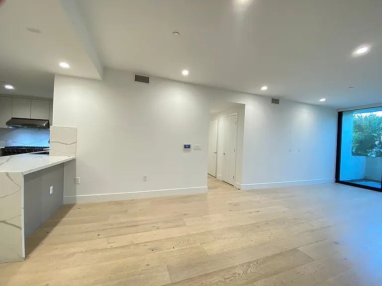 Reeves Place LA — Photo 53