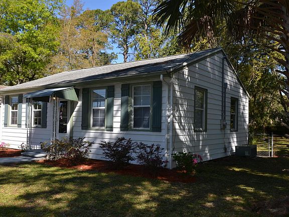 3rd image of 4055 College St