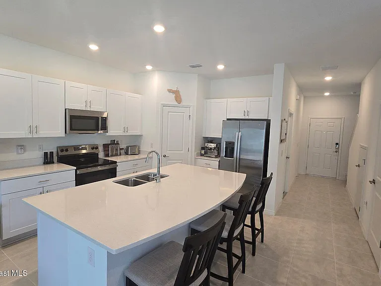 136 River Front Way — Photo 3