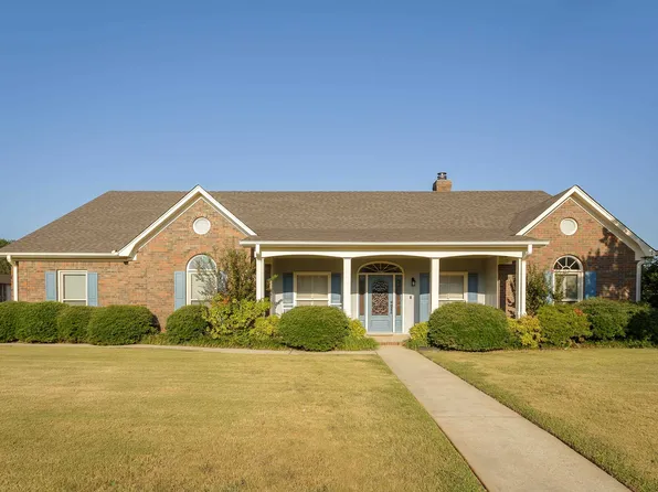 101 Heathrow Ct, Florence, AL 35633